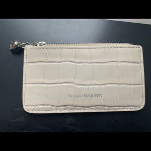 Alexander McQueen Skull-Zip Cardholder in White